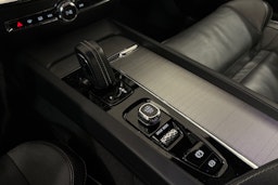 valkoinen Volvo S60 2021 kuva 23.