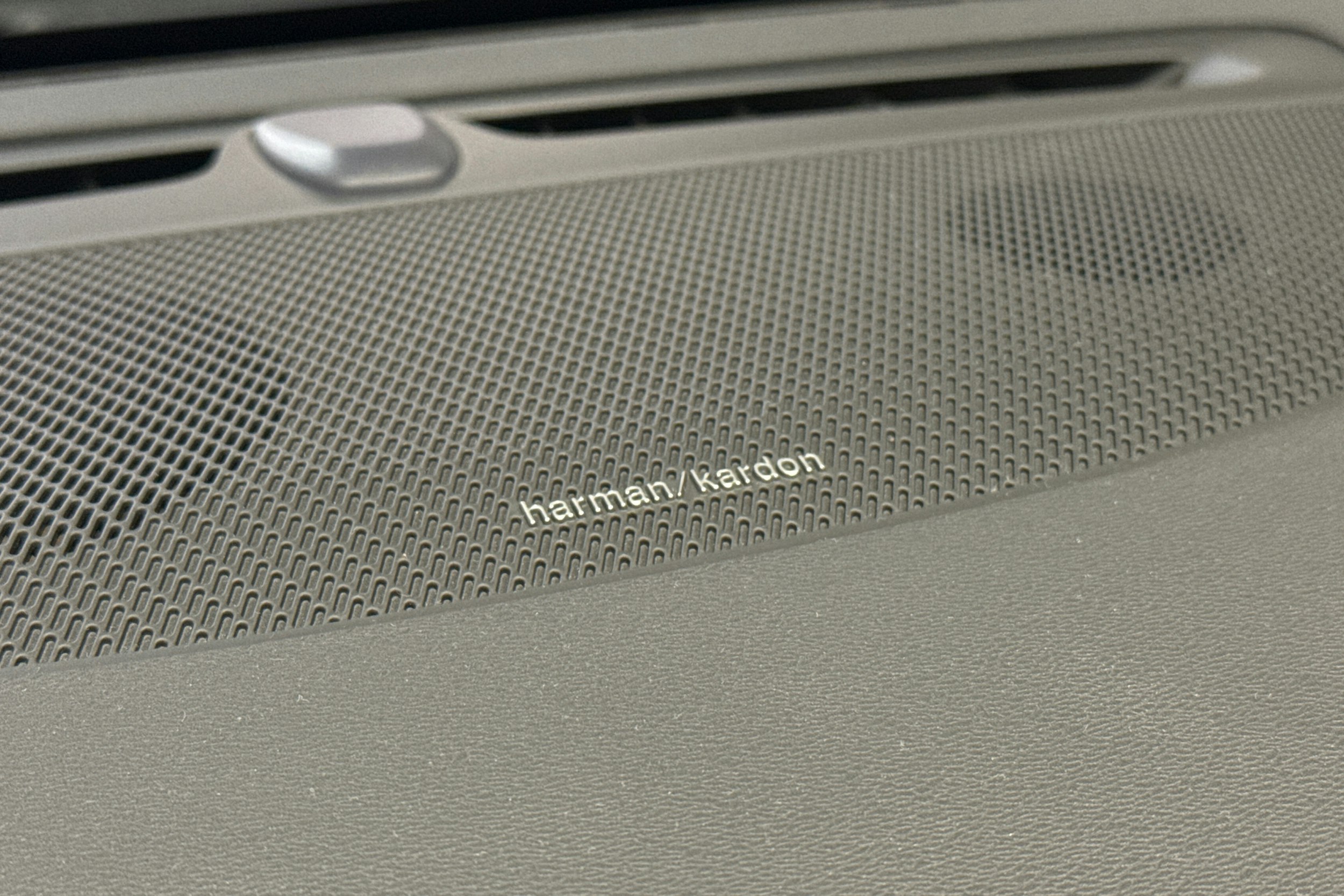 valkoinen Volvo S60 2021 kuva 24.