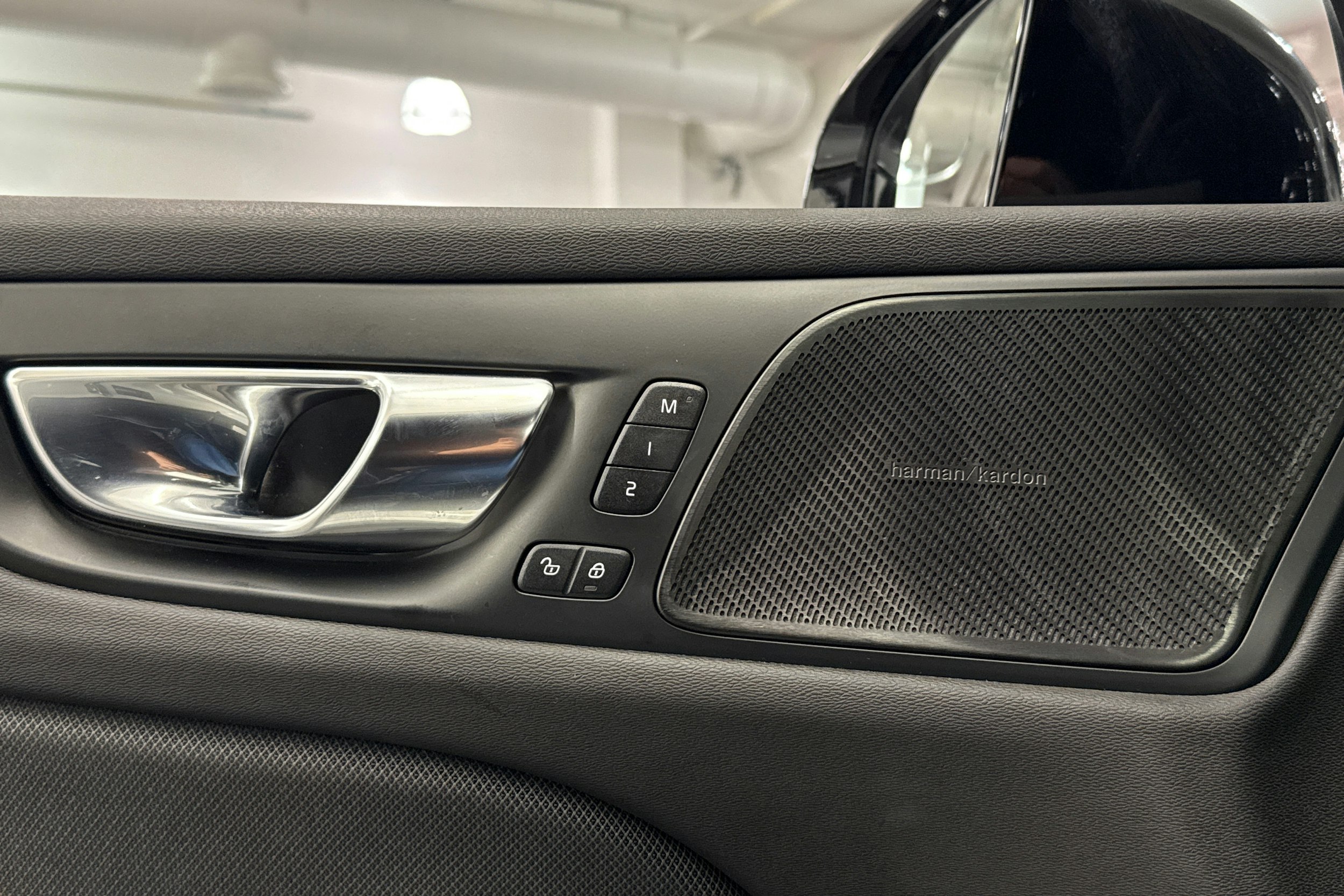 valkoinen Volvo S60 2021 kuva 25.