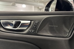 valkoinen Volvo S60 2021 kuva 25.