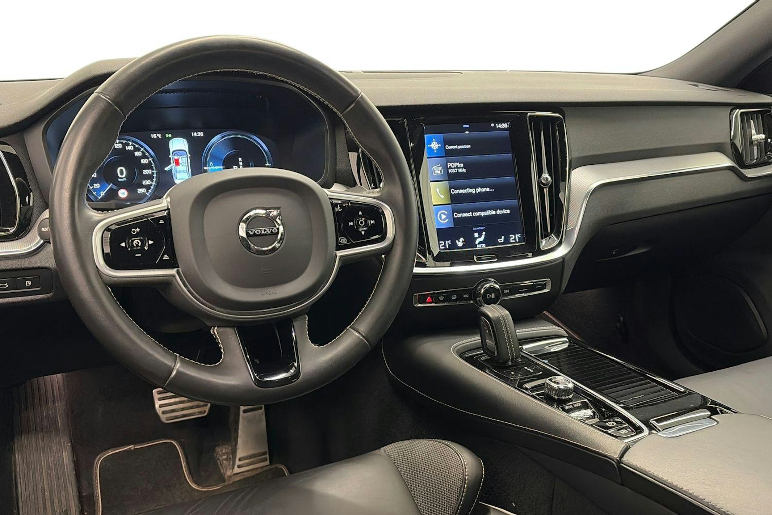 musta Volvo S60 2021 kuva 7.