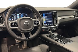 musta Volvo S60 2021 kuva 7.