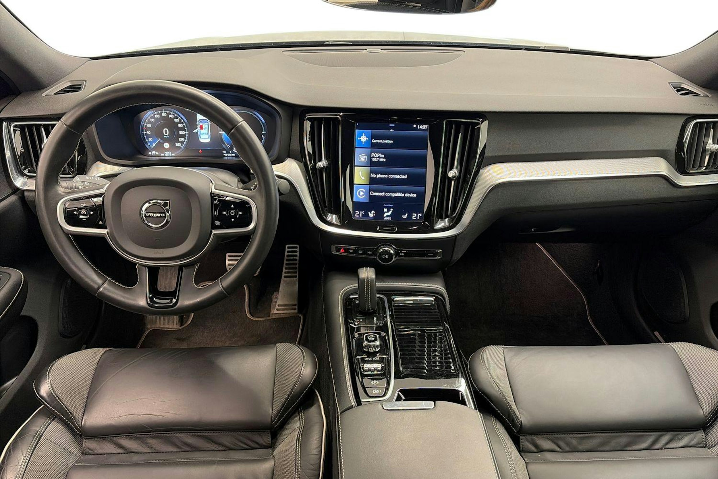 musta Volvo S60 2021 kuva 9.