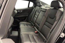 musta Volvo S60 2021 kuva 10.