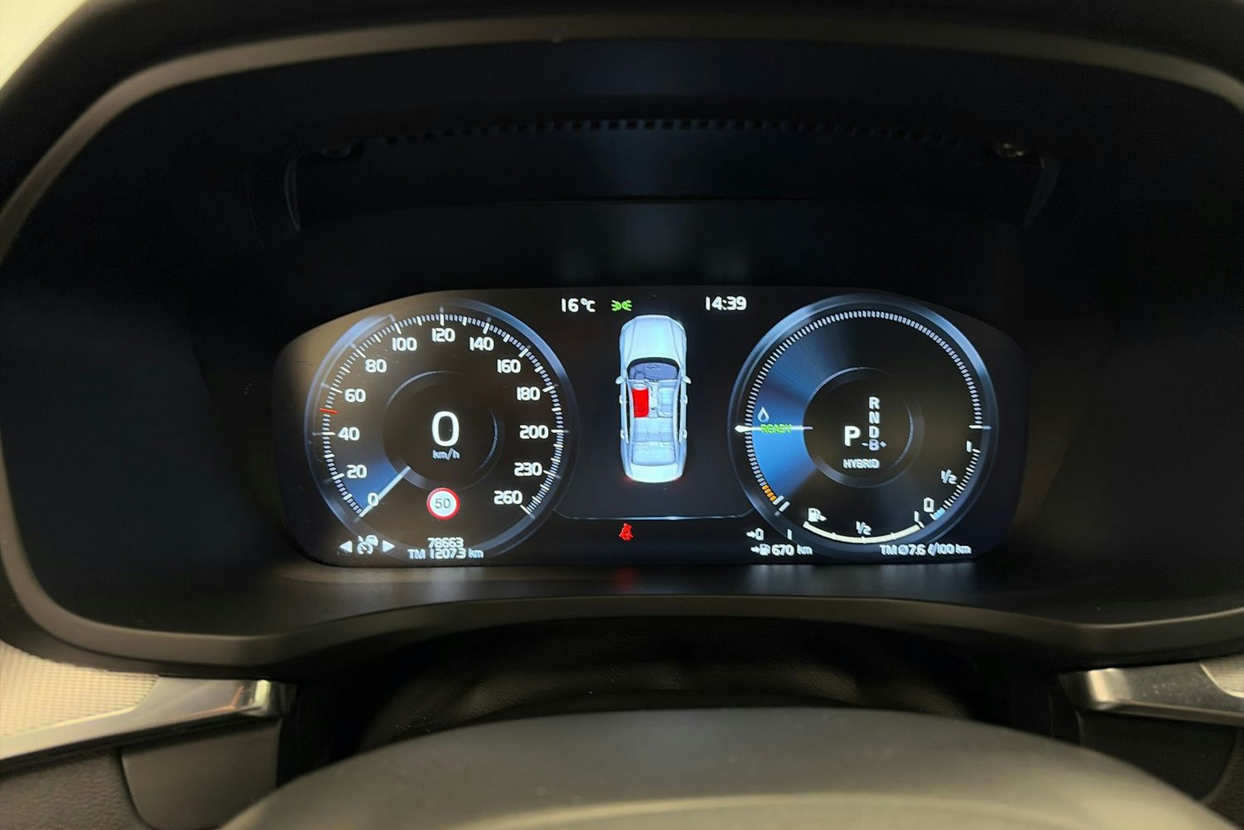 musta Volvo S60 2021 kuva 15.