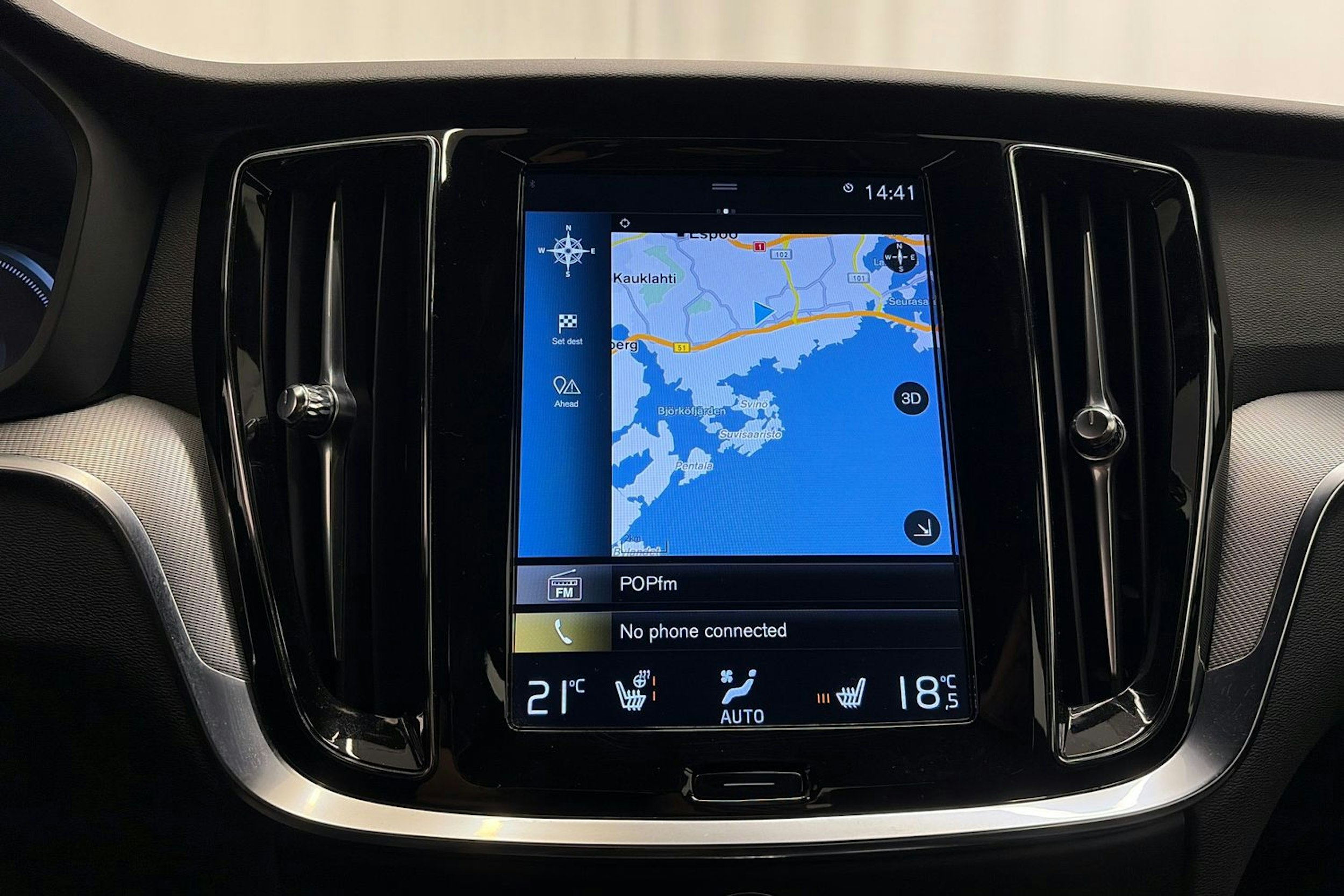 musta Volvo S60 2021 kuva 22.