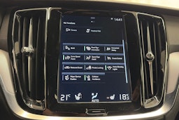 musta Volvo S60 2021 kuva 24.