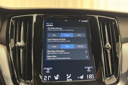 musta Volvo S60 2021 kuva 26.