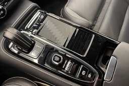 musta Volvo S60 2021 kuva 28.