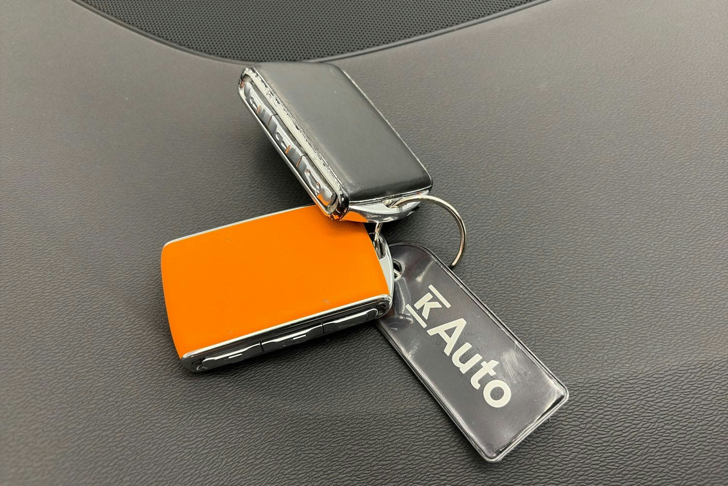 musta Volvo S60 2021 kuva 29.