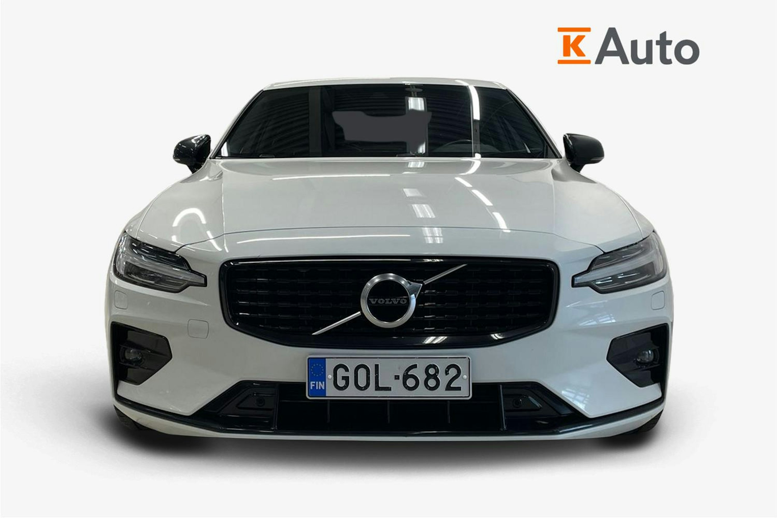 Valkoinen Volvo S60 2021 kuva 4.