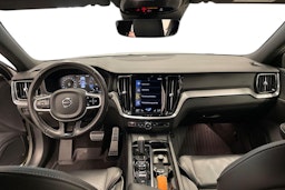 Valkoinen Volvo S60 2021 kuva 7.