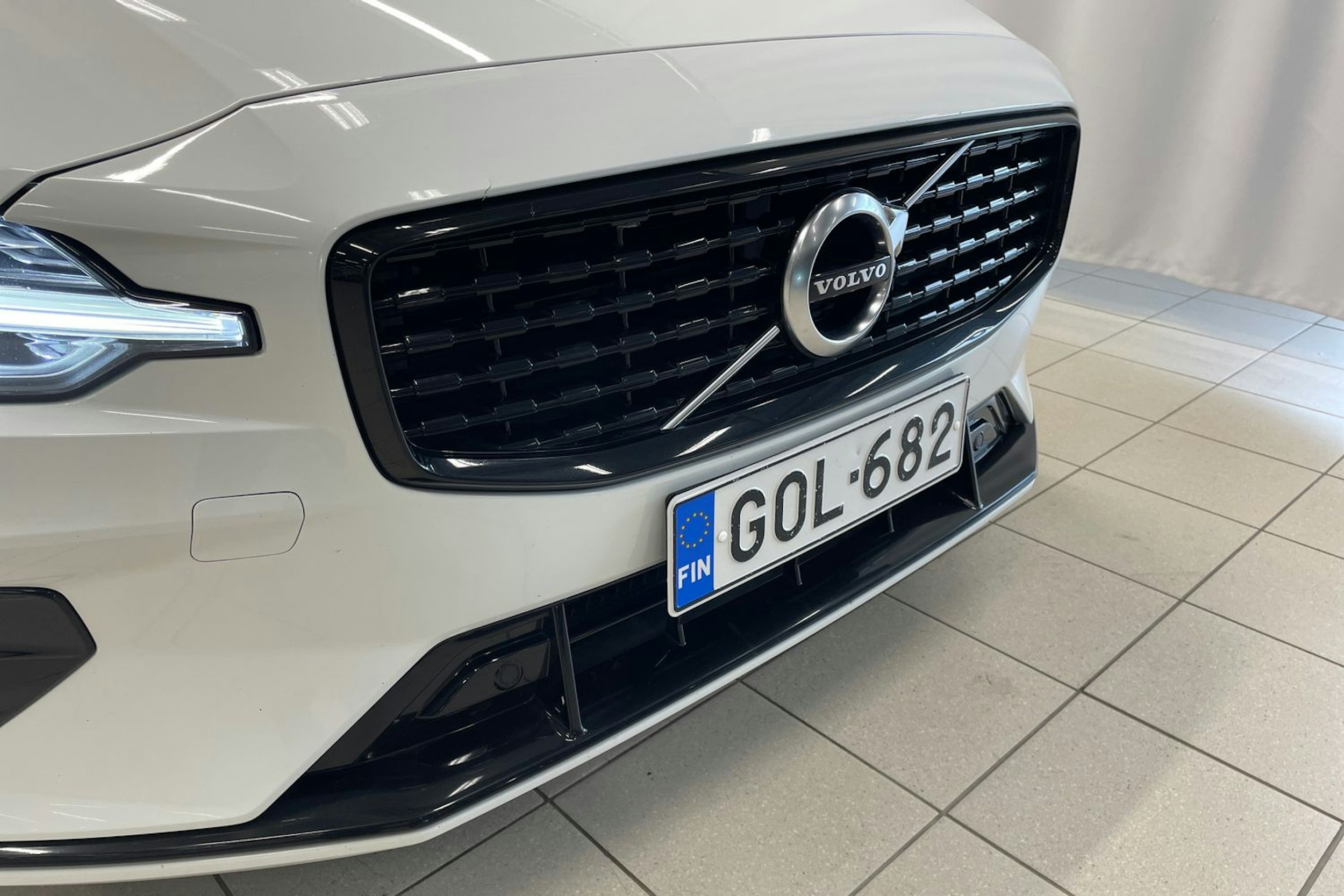 Valkoinen Volvo S60 2021 kuva 27.