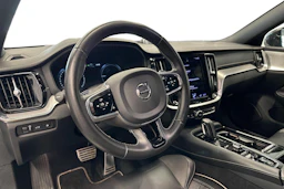 valkoinen Volvo S60 2021 kuva 3.
