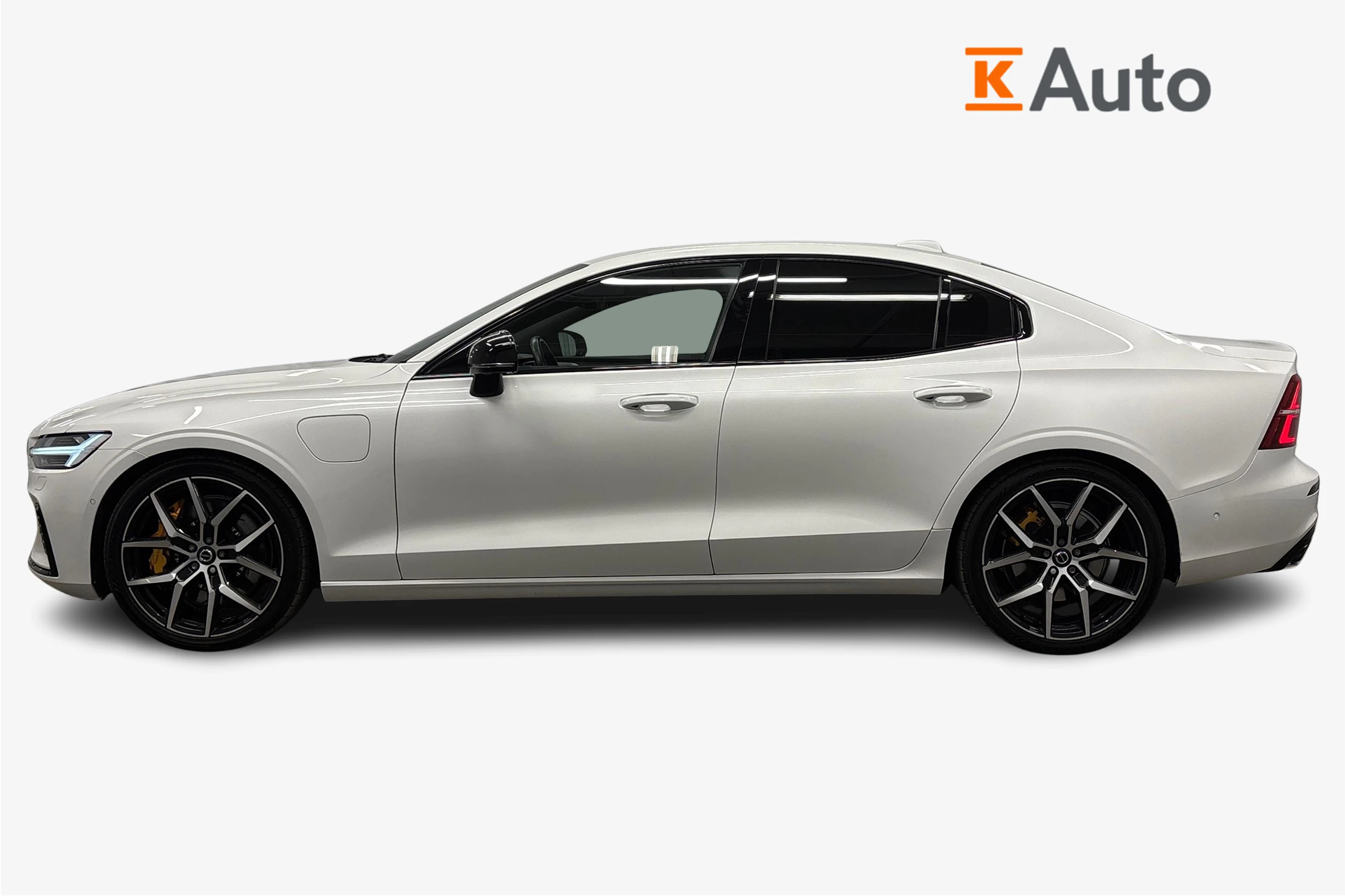 valkoinen Volvo S60 2021 kuva 5.
