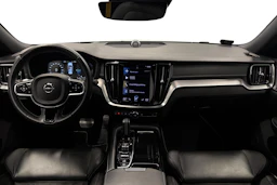 valkoinen Volvo S60 2021 kuva 7.