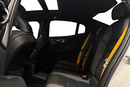 valkoinen Volvo S60 2021 kuva 8.