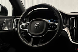 valkoinen Volvo S60 2021 kuva 18.