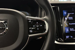 valkoinen Volvo S60 2021 kuva 20.