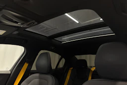valkoinen Volvo S60 2021 kuva 33.