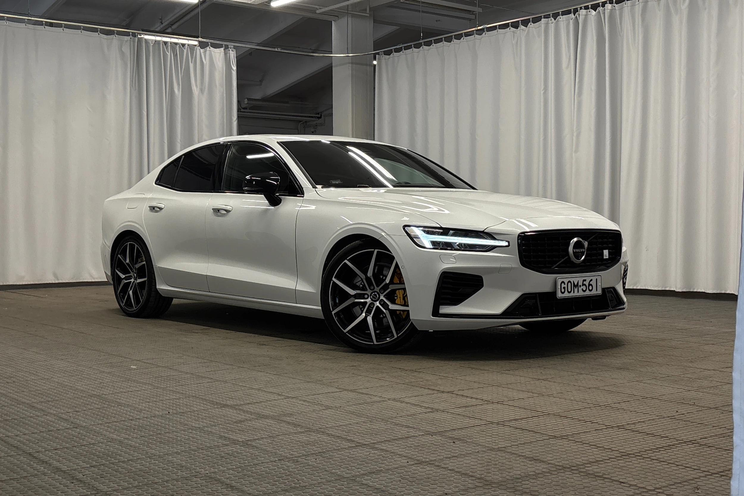valkoinen Volvo S60 2021 kuva 35.