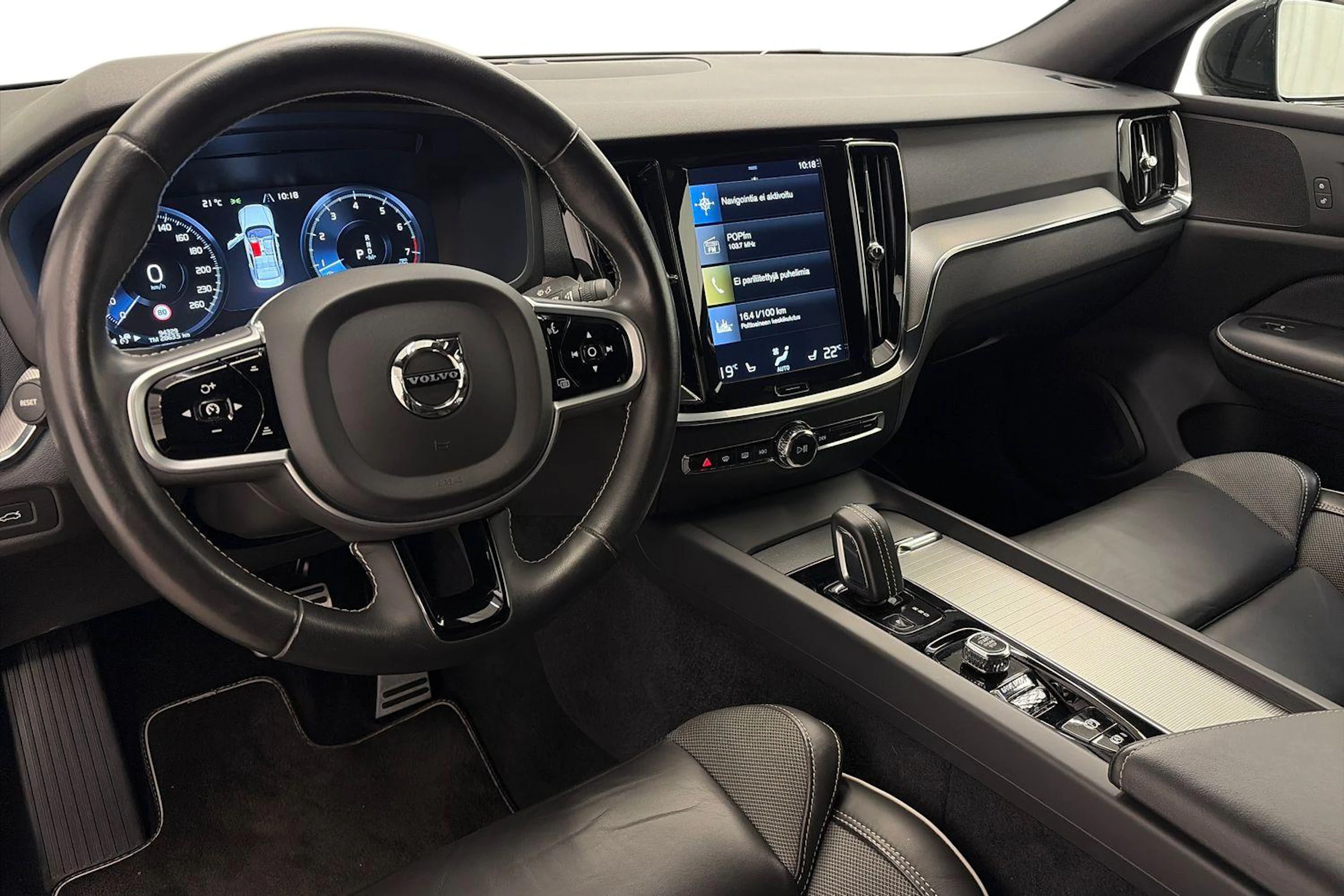 musta Volvo S60 2021 kuva 6.