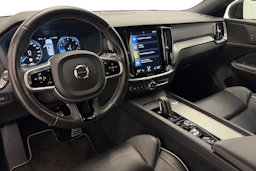 musta Volvo S60 2021 kuva 6.