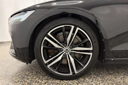 musta Volvo S60 2021 kuva 10.