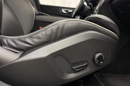musta Volvo S60 2021 kuva 16.
