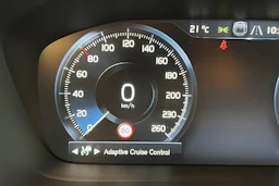 musta Volvo S60 2021 kuva 19.