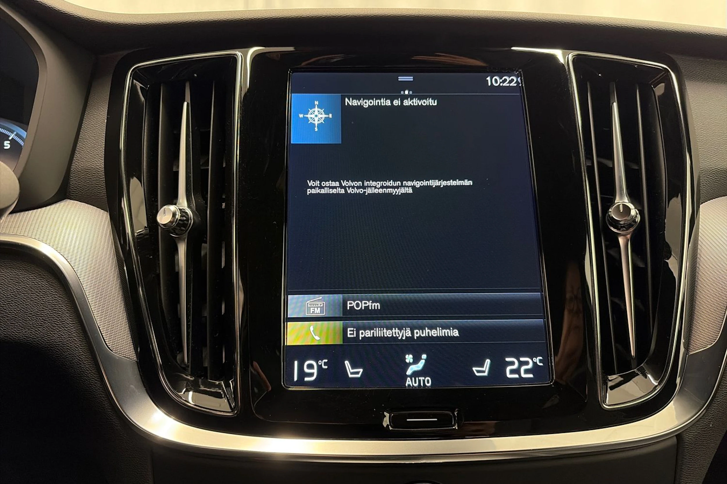 musta Volvo S60 2021 kuva 20.