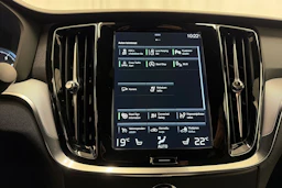 musta Volvo S60 2021 kuva 22.