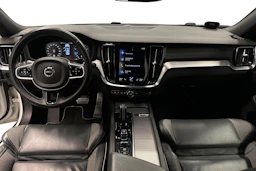 Valkoinen Volvo S60 2021 kuva 7.