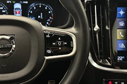 Valkoinen Volvo S60 2021 kuva 12.