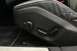 Valkoinen Volvo S60 2021 kuva 32.
