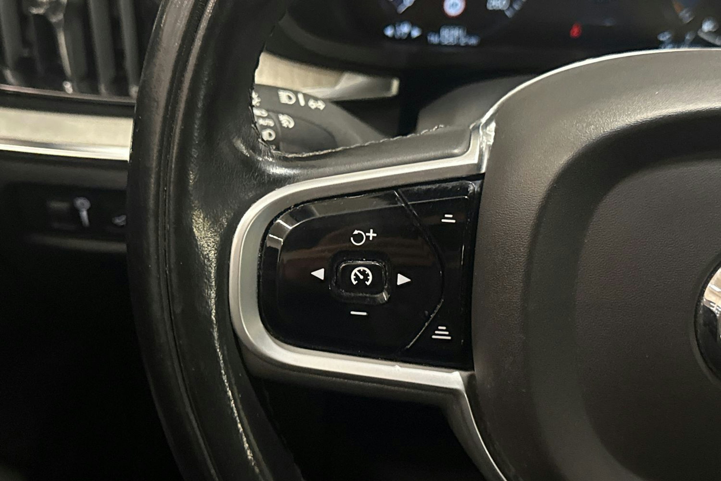 harmaa Volvo S60 2021 kuva 15.