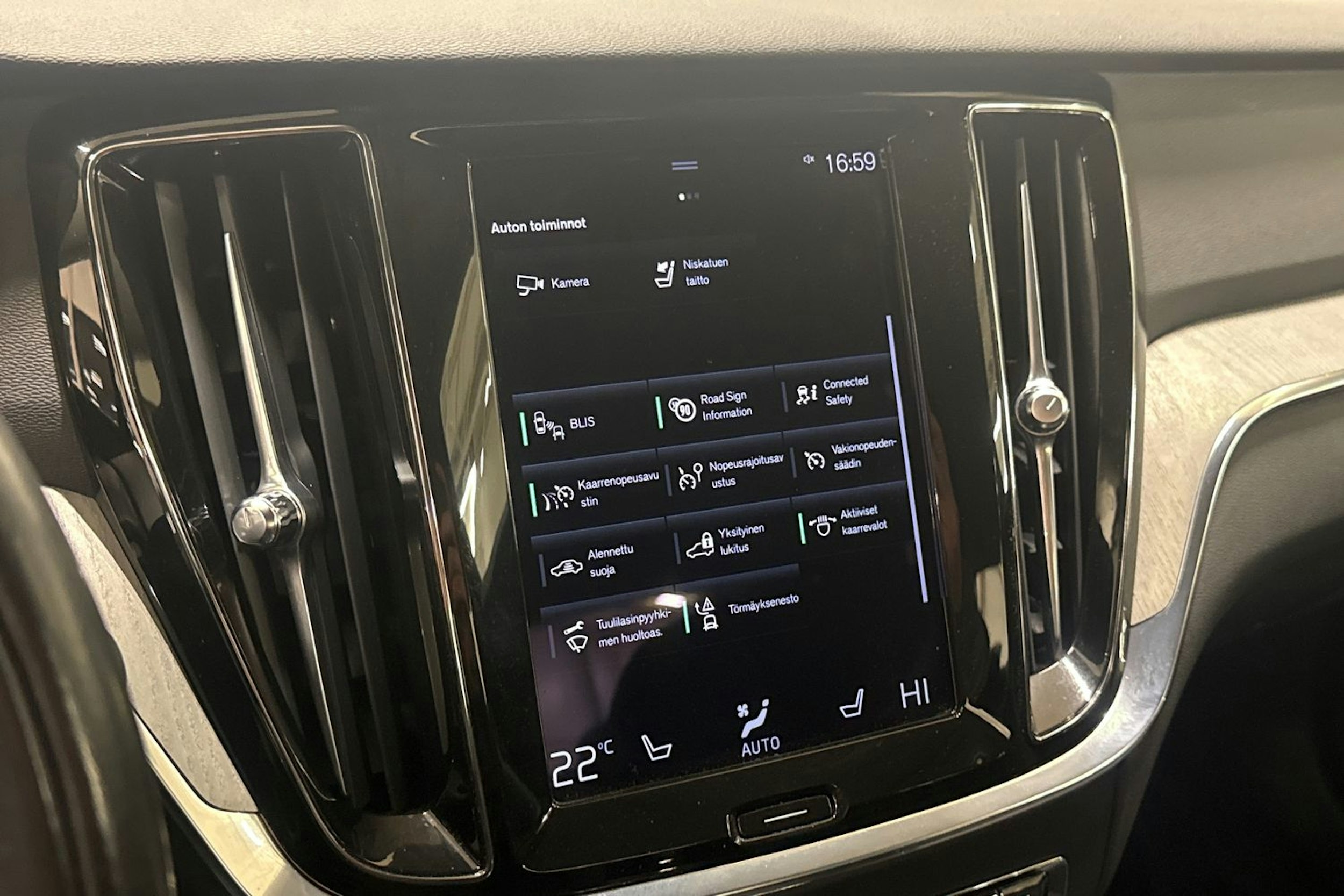 harmaa Volvo S60 2021 kuva 22.