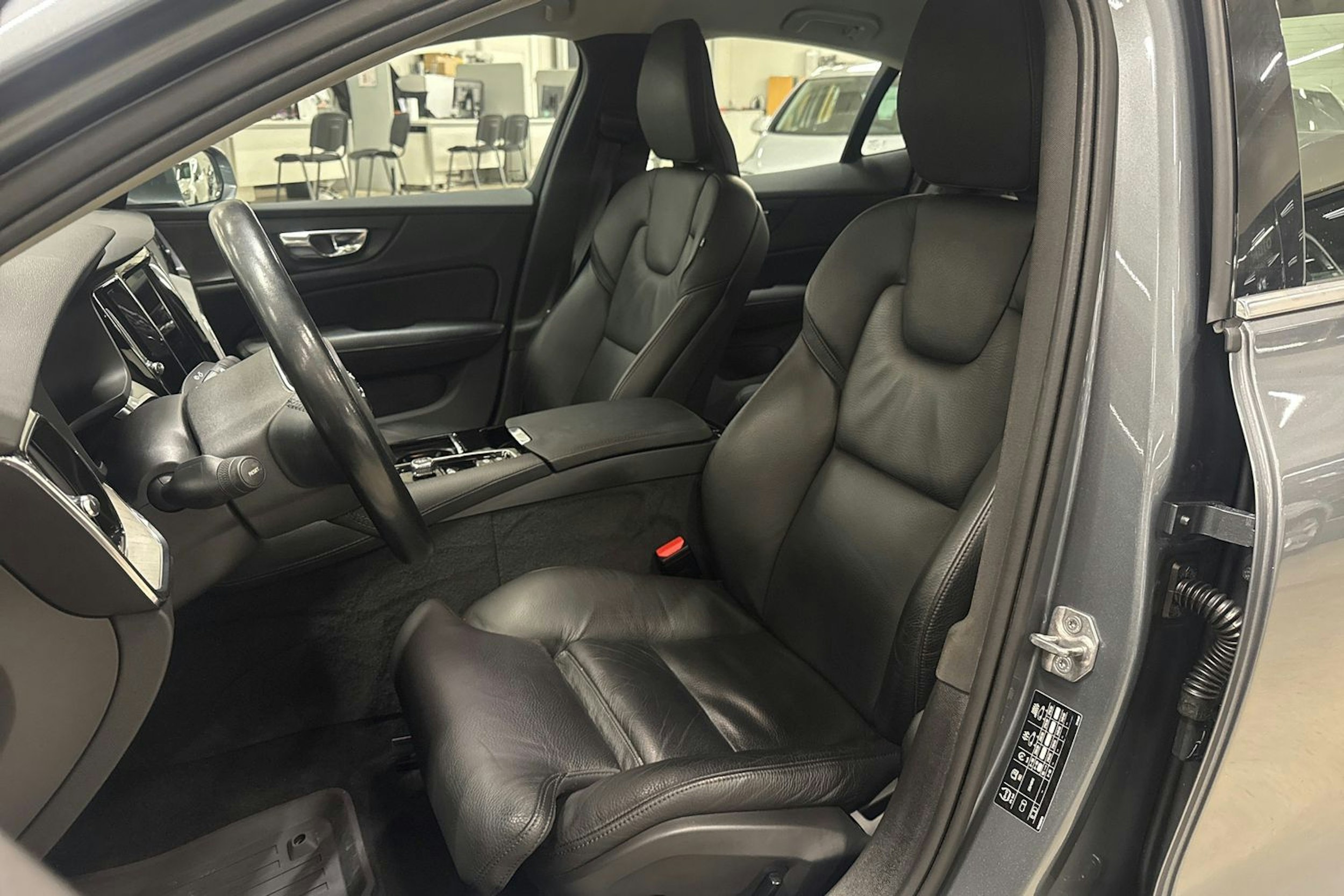 harmaa Volvo S60 2021 kuva 24.