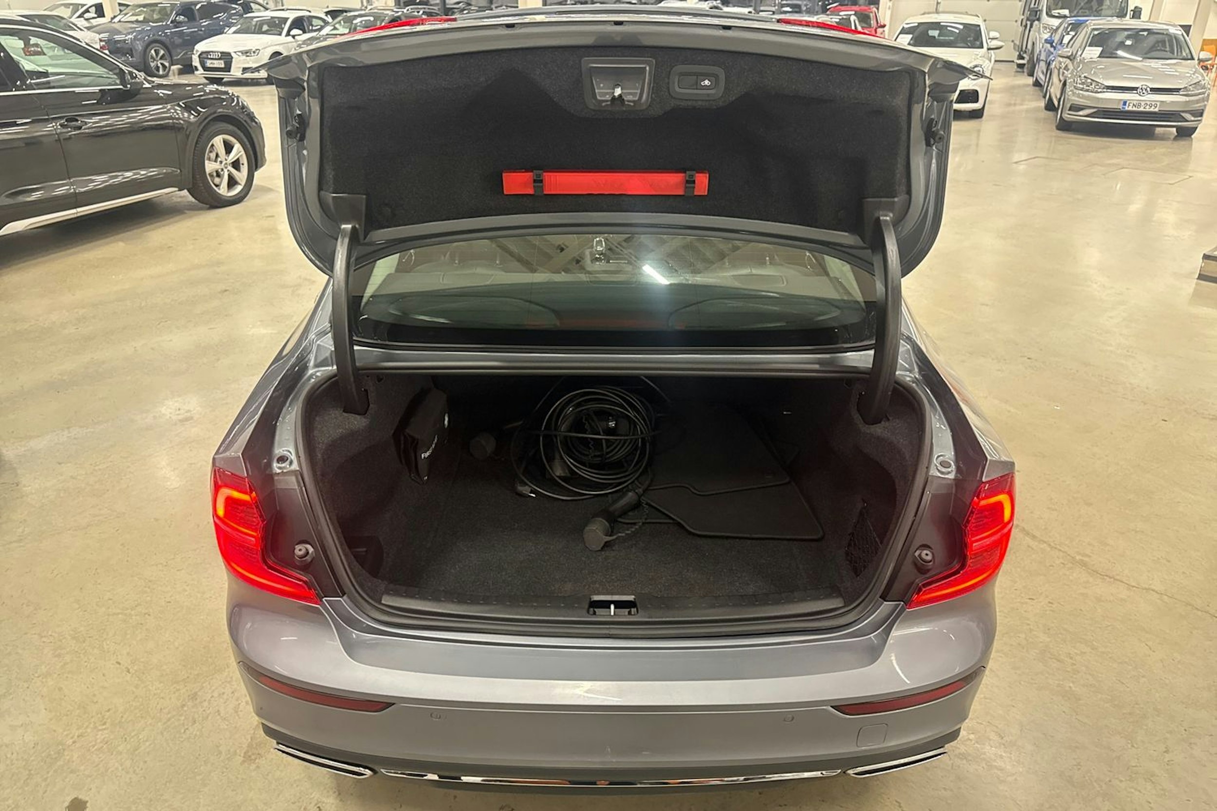 harmaa Volvo S60 2021 kuva 27.