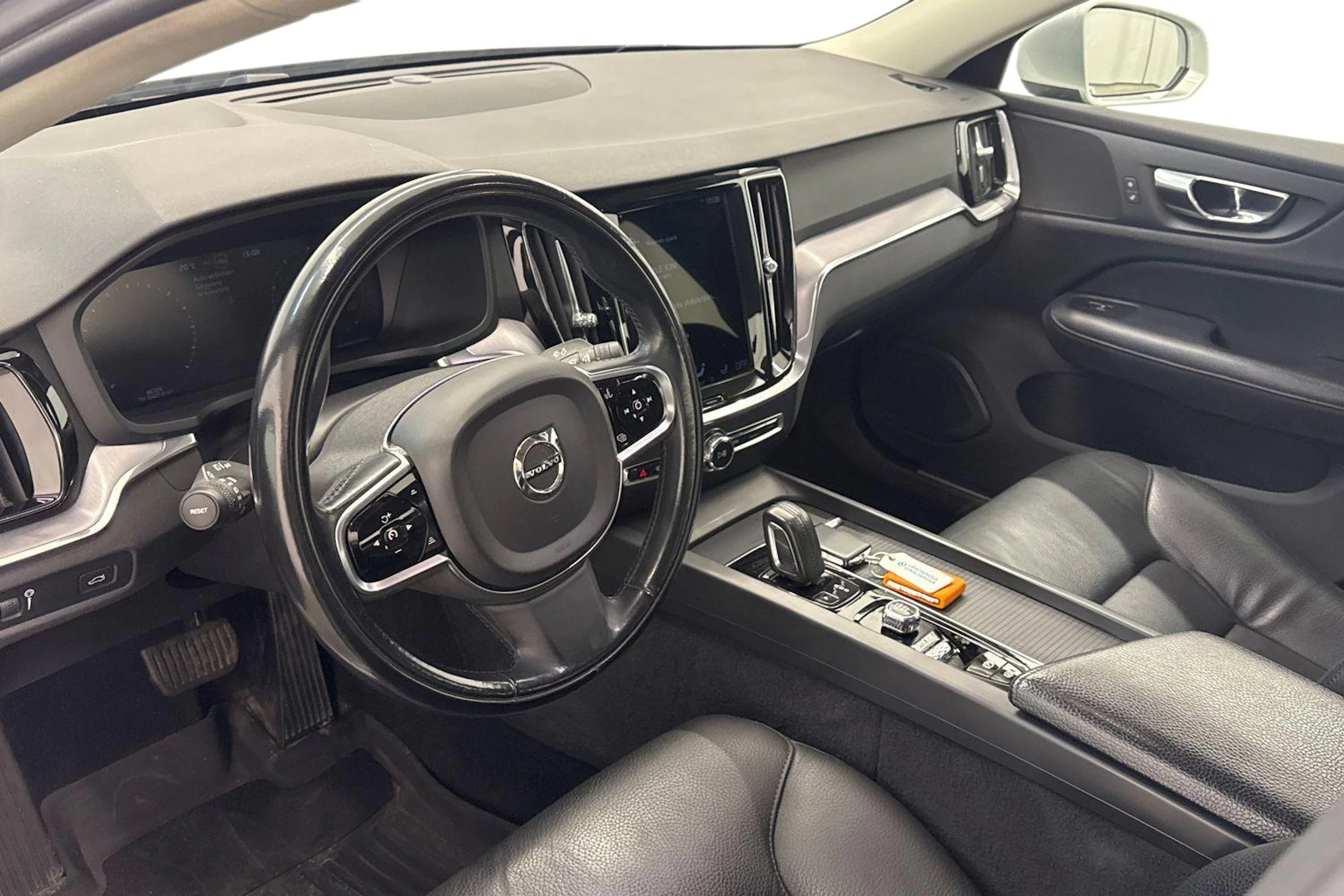 Harmaa Volvo S60 2021 kuva 6.