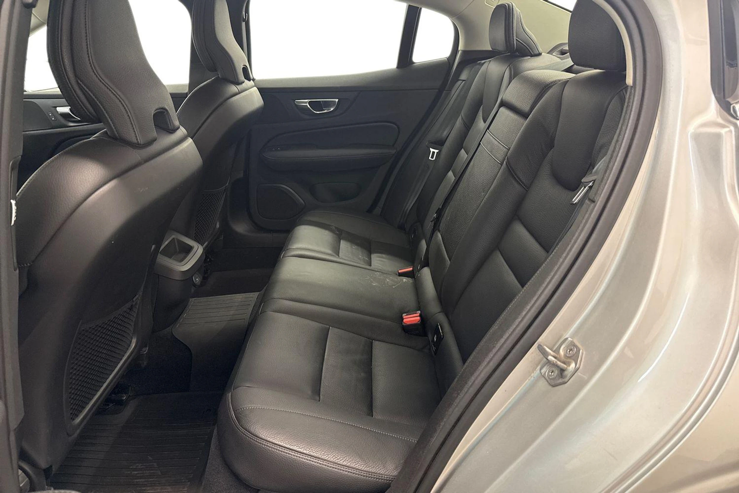 Harmaa Volvo S60 2021 kuva 8.