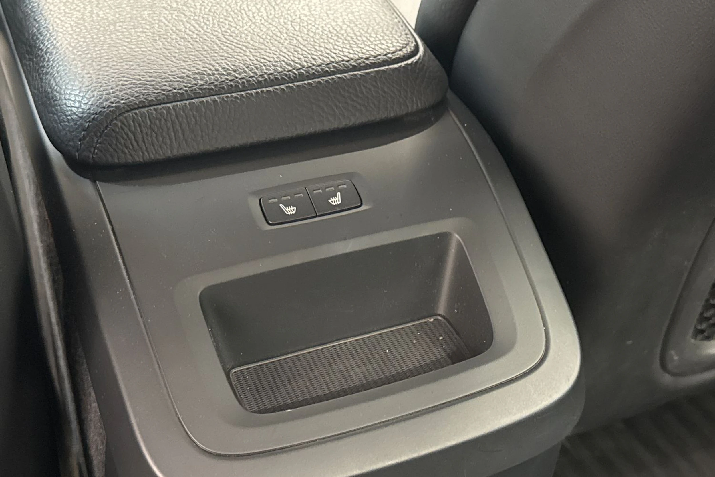 Harmaa Volvo S60 2021 kuva 11.