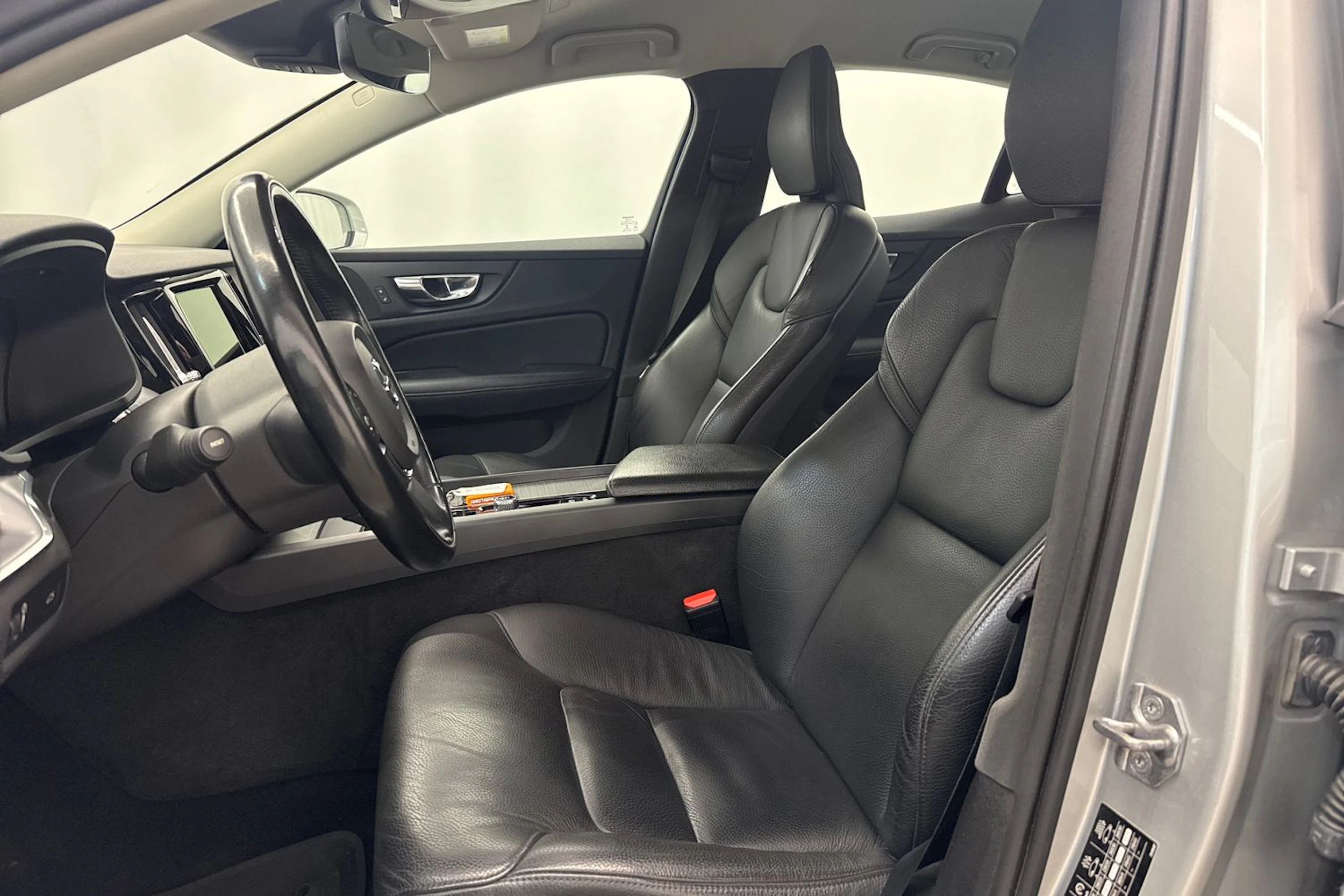 Harmaa Volvo S60 2021 kuva 12.