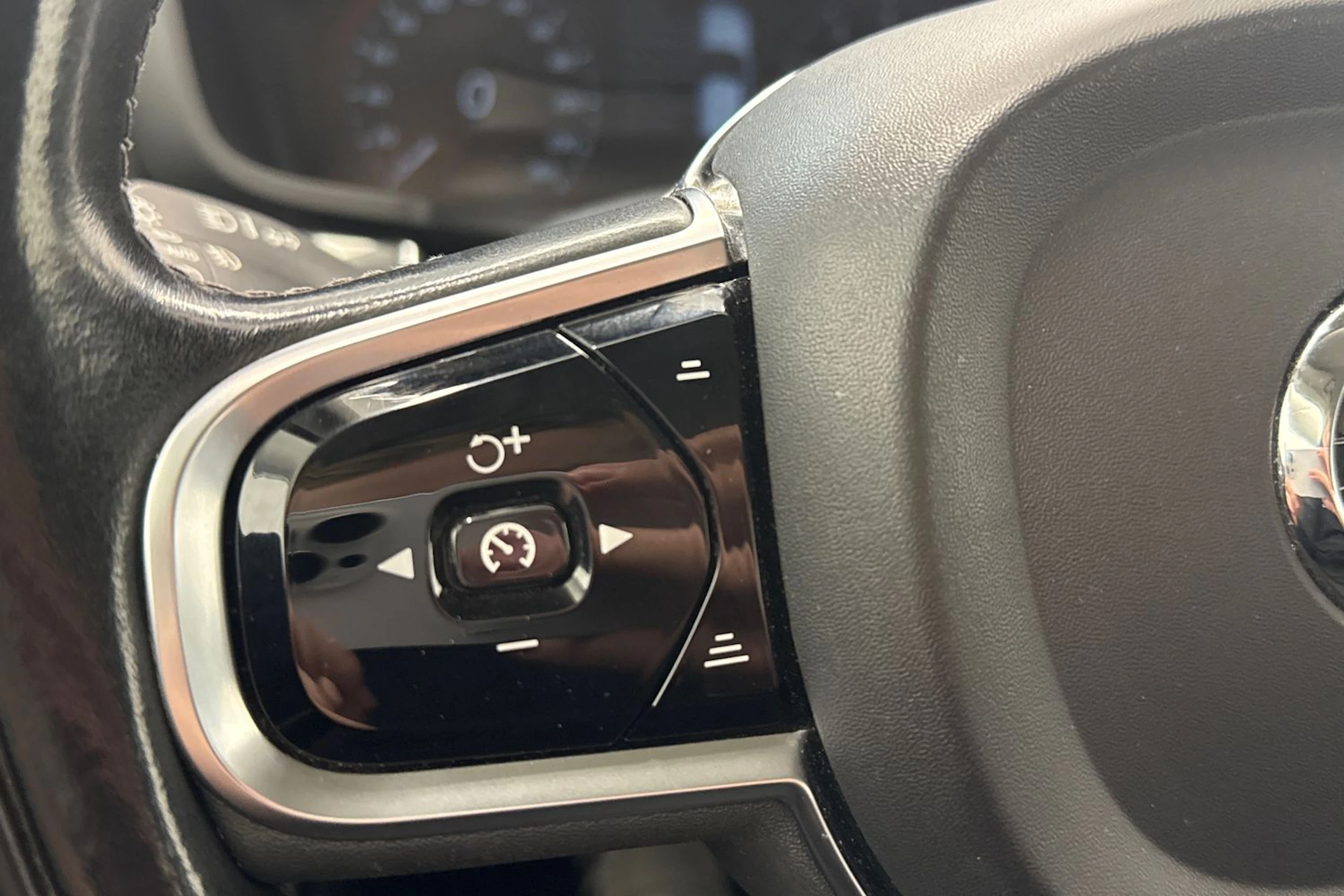 Harmaa Volvo S60 2021 kuva 13.