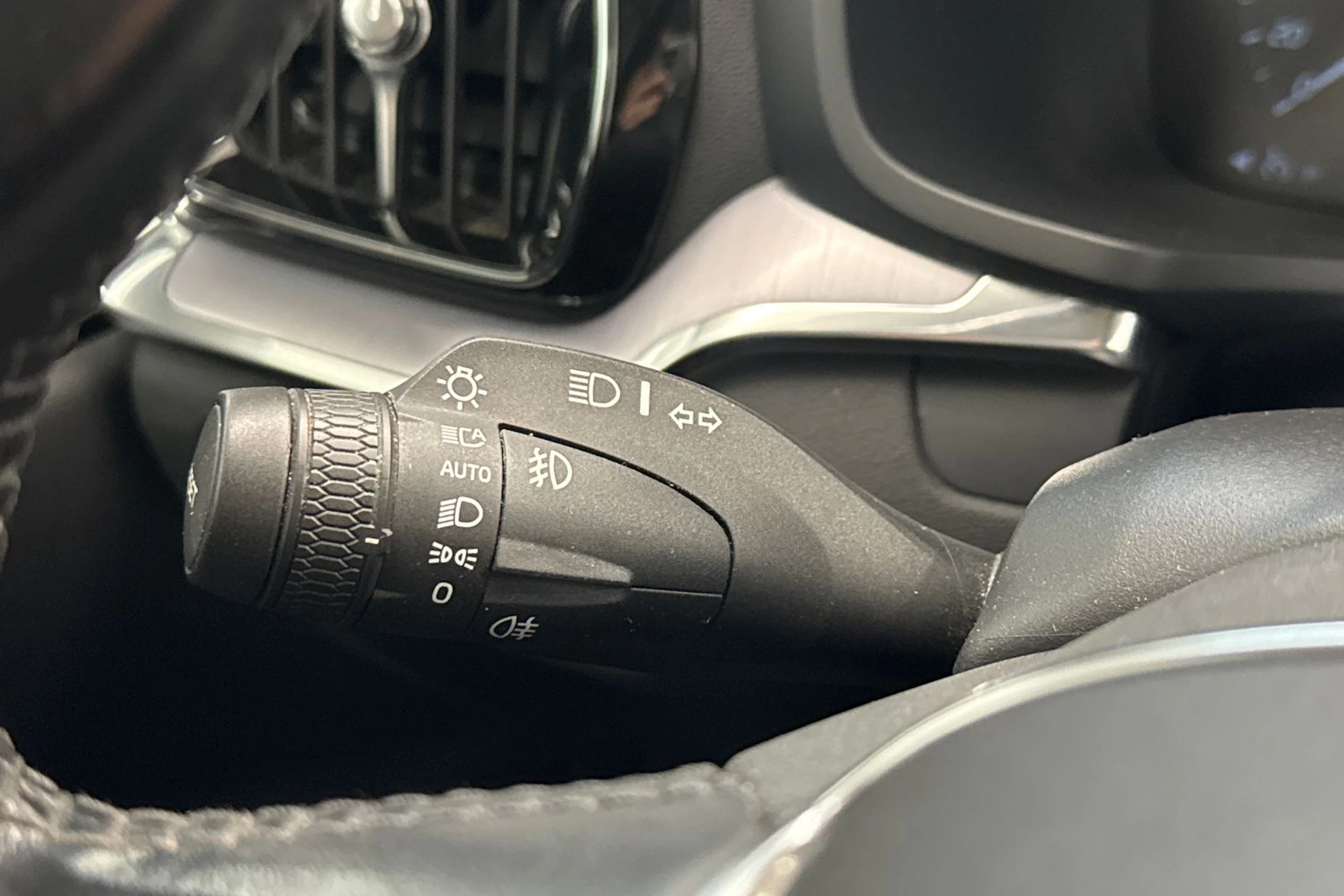 Harmaa Volvo S60 2021 kuva 15.