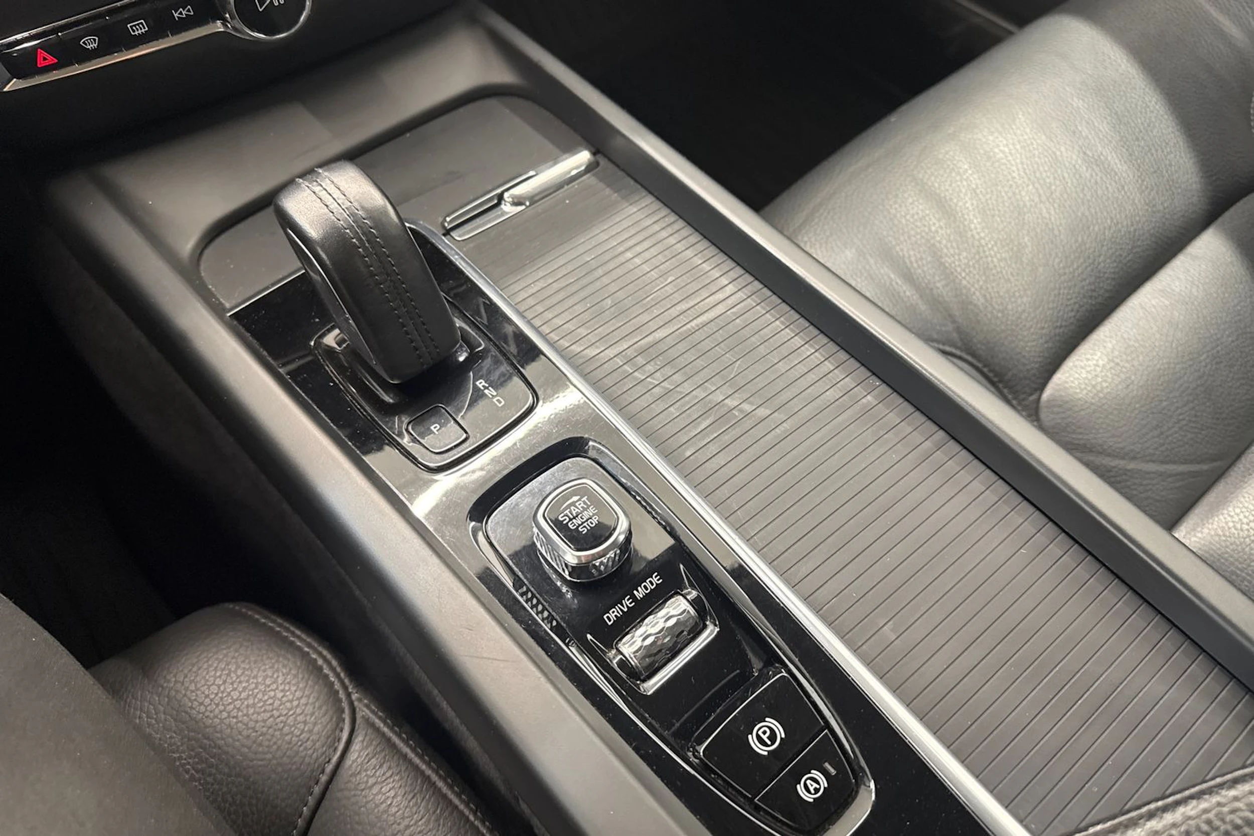 Harmaa Volvo S60 2021 kuva 17.