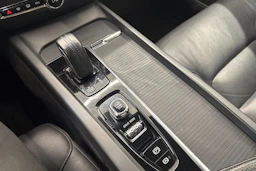 Harmaa Volvo S60 2021 kuva 17.