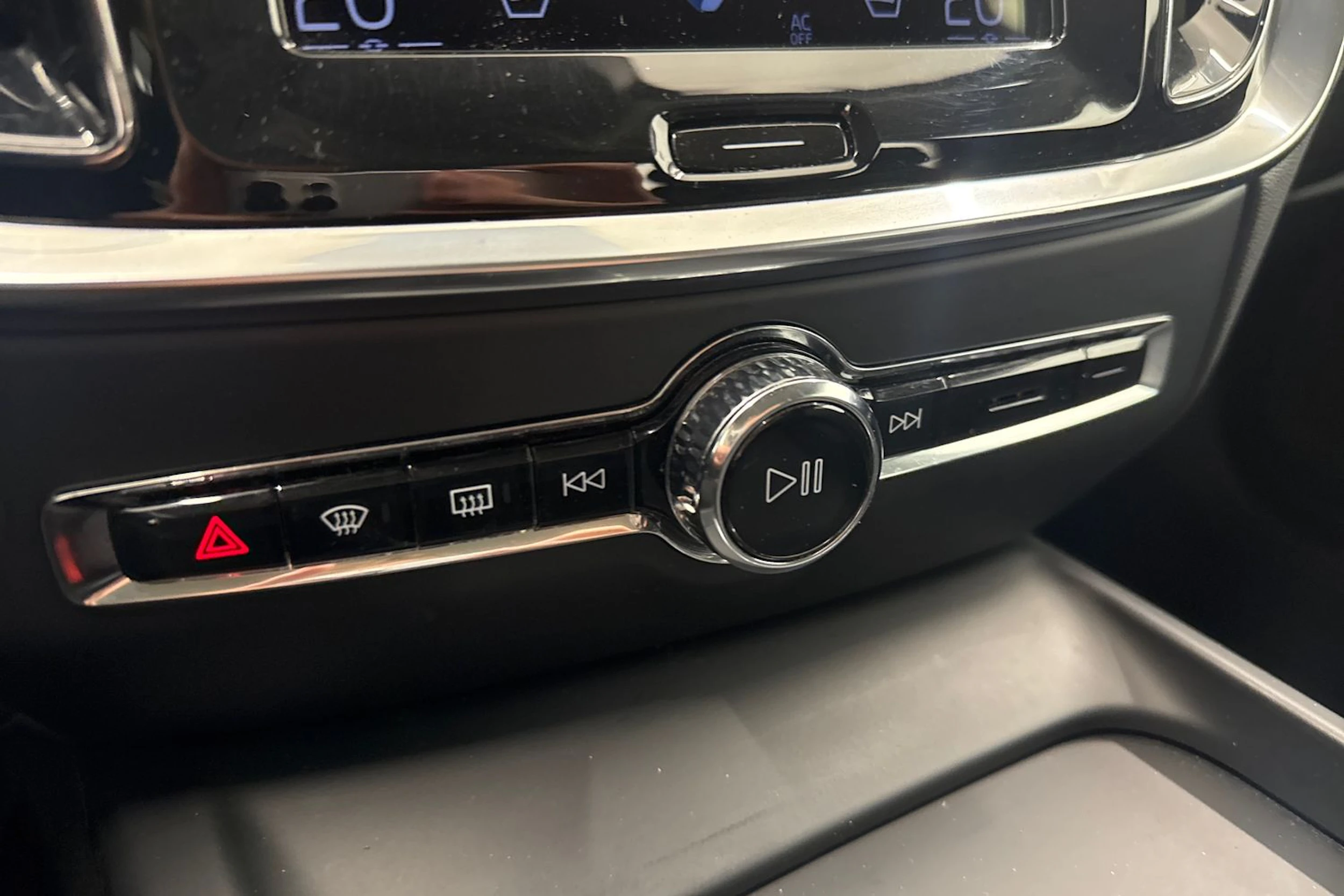 Harmaa Volvo S60 2021 kuva 18.