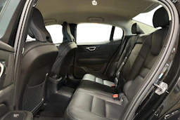 musta Volvo S60 2021 kuva 8.