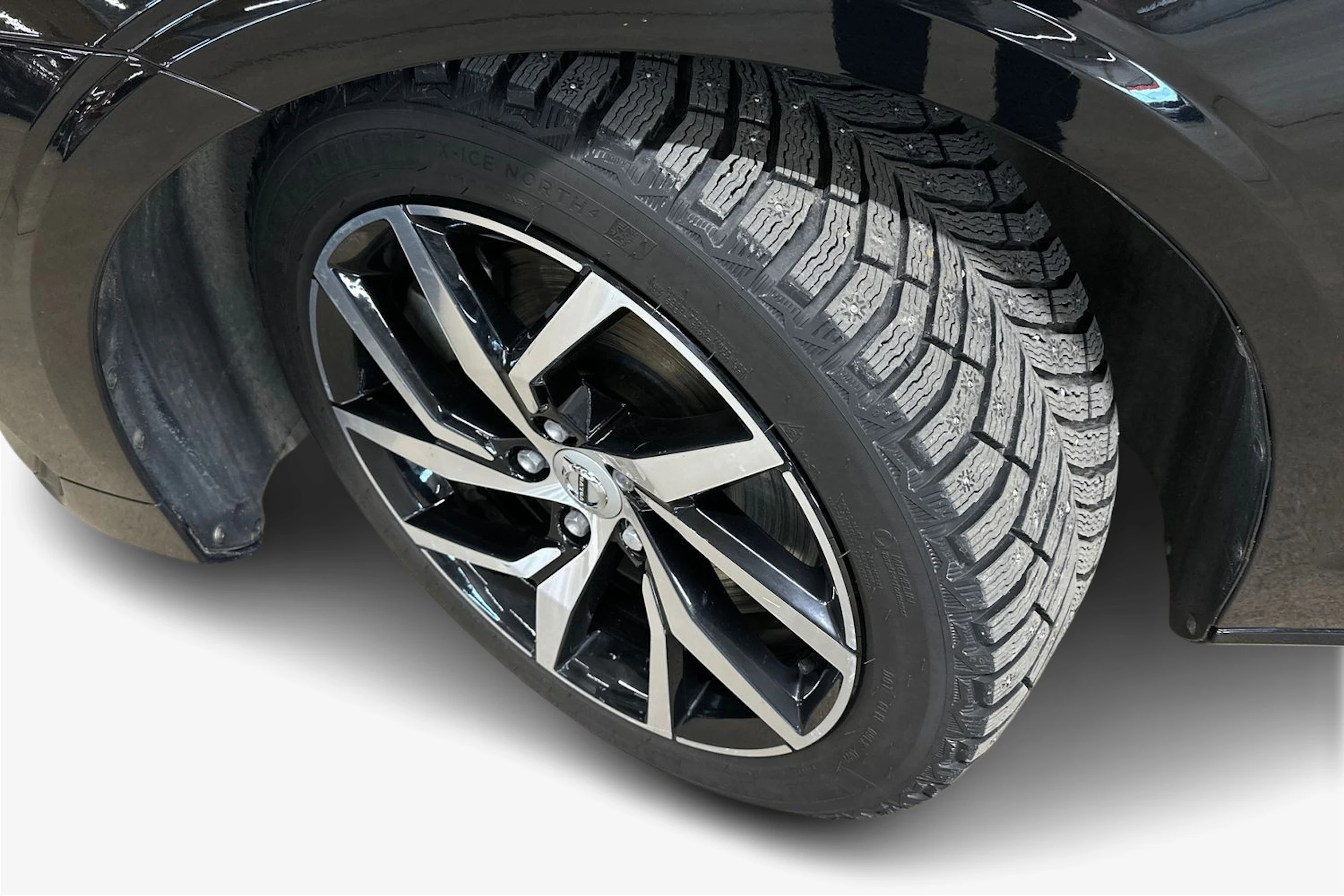 musta Volvo S60 2021 kuva 9.